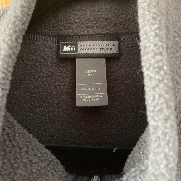 REI Black Mens Vest in Good Used Condition - Picture 3 of 3